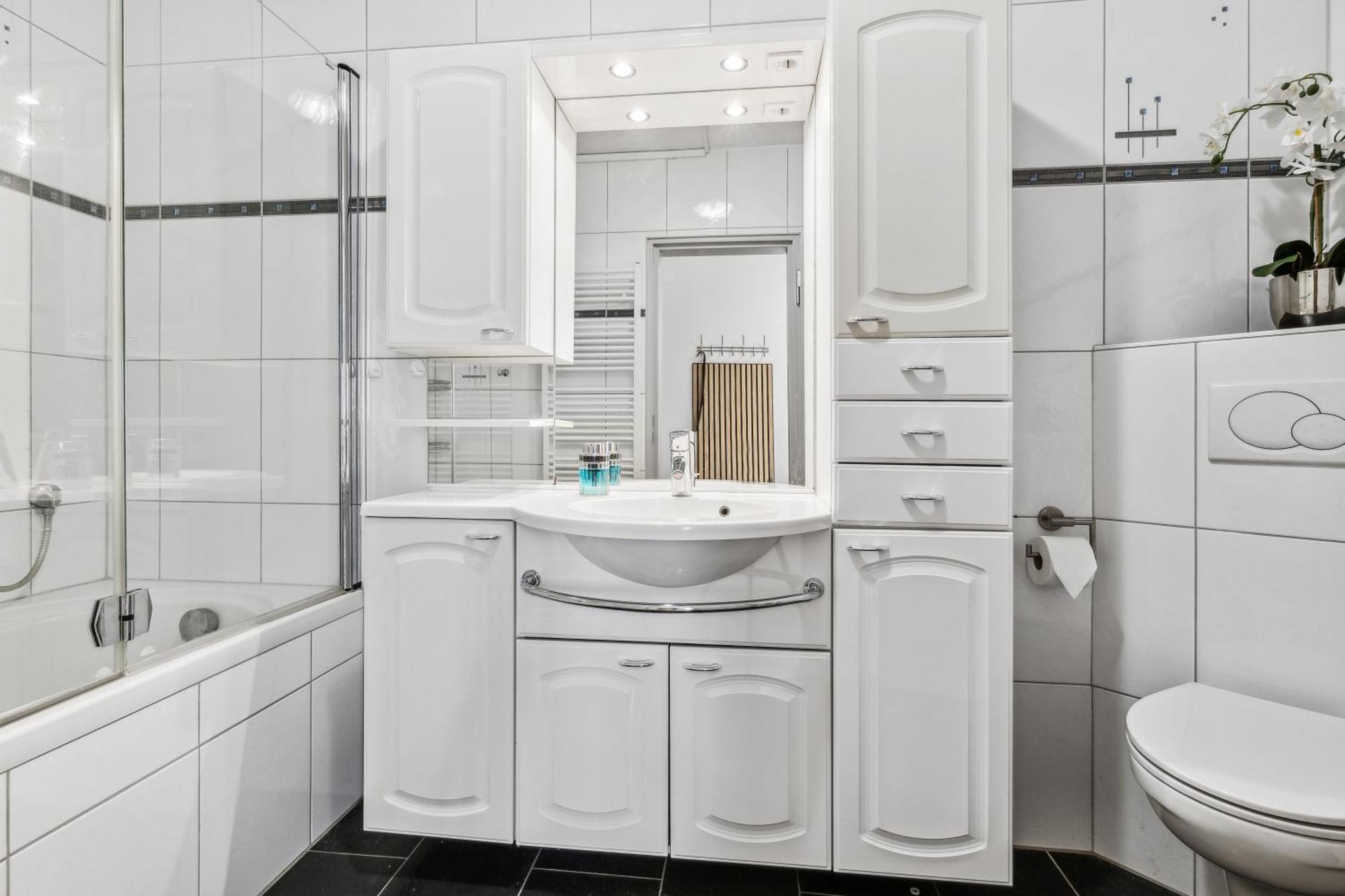 Comfort In Homburg - 24h Self-check-in - Uni-naehe - 3 Schlafzimmer - Parkplatz - Badewanne - Balkon - Wlan *
