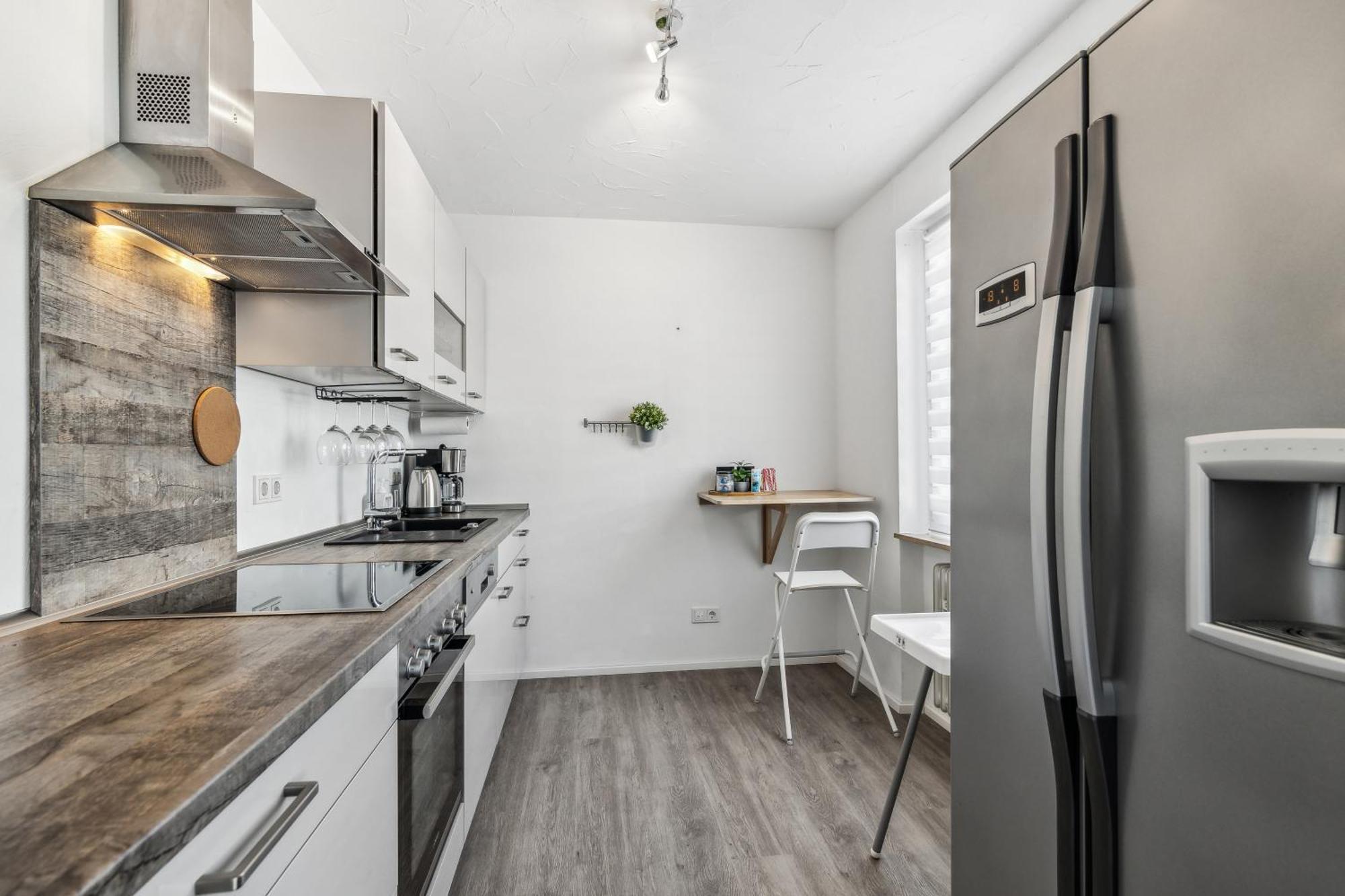 Comfort In Homburg - 24h Self-check-in - Uni-naehe - 3 Schlafzimmer - Parkplatz - Badewanne - Balkon - Wlan Appartement