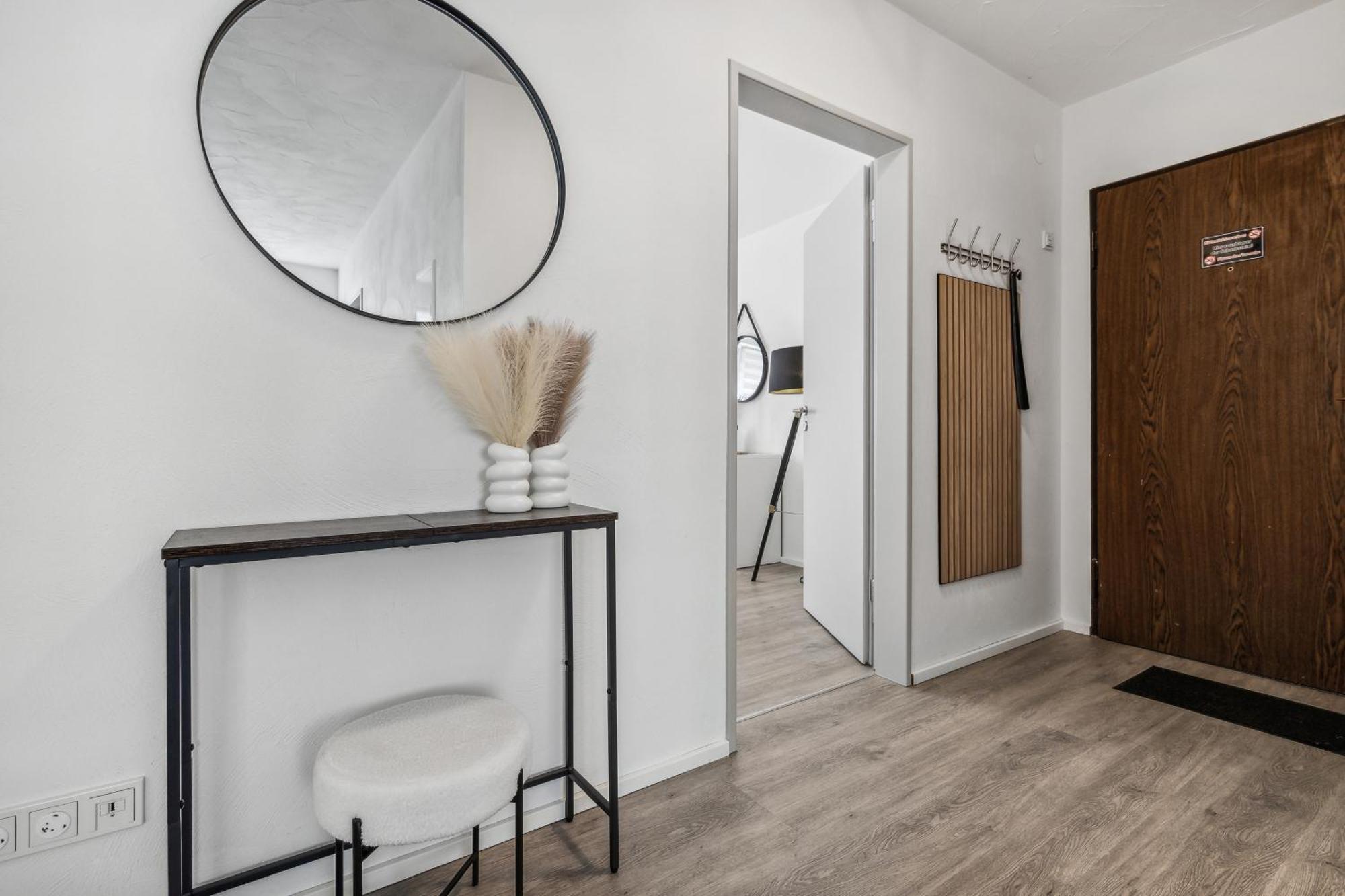 Comfort In Homburg - 24h Self-check-in - Uni-naehe - 3 Schlafzimmer - Parkplatz - Badewanne - Balkon - Wlan